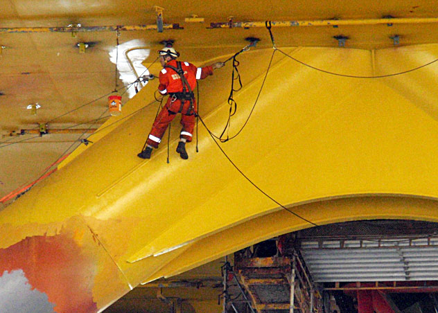 选择耐用的涂层，以减少对复杂且难以接近的结构的维护